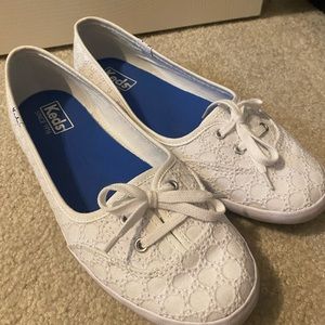Ked’s white lace loafers